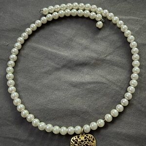 faux Pearl adjustable choker Necklace with Gold tone filigree heart pendant